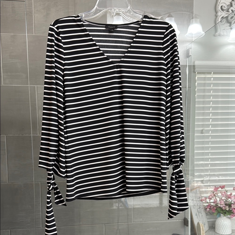Black and White Tie Front 3/4 Sleeve Blouse